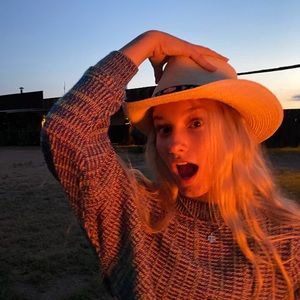 Meet your Posher, Macy